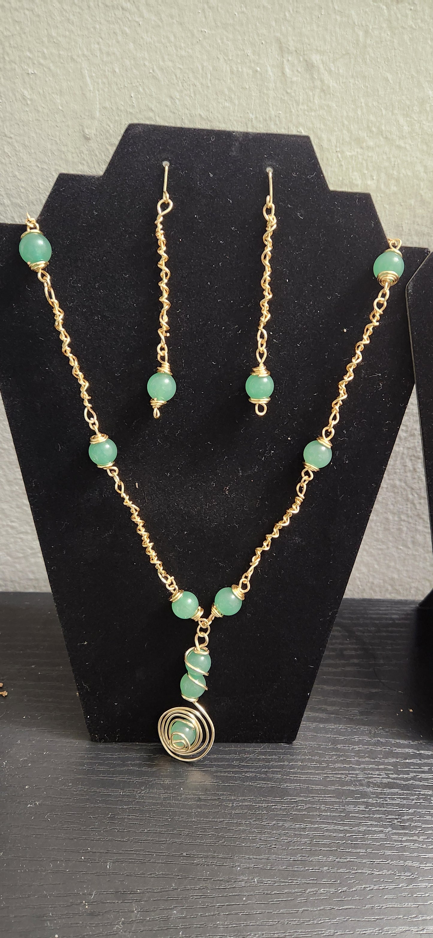 Aventurine necklace and earrings (gold)